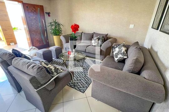 Casa à venda com 5 quartos, 471m² em Ouro Preto, Belo Horizonte