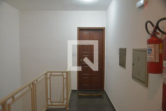 Hall de entrada de apartamento à venda com 2 quartos, 64m² em Vila Príncipe de Gales, Santo André
