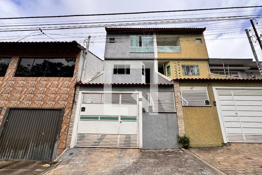 Fachada de casa à venda com 3 quartos, 156m² em Jardim Utinga, Santo André