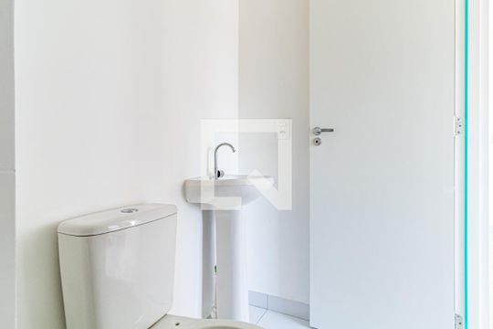 Banheiro de apartamento para alugar com 2 quartos, 33m² em Jardim Celeste, São Paulo