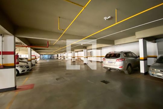Garagem de kitnet/studio para alugar com 1 quarto, 35m² em Qmsw 6, Brasília