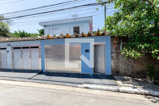 Fachada de casa à venda com 3 quartos, 214m² em Jardim Marisa, São Paulo