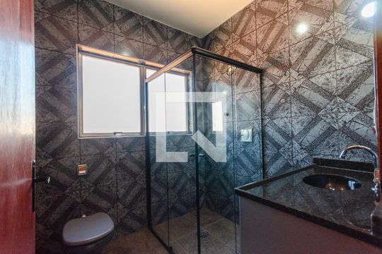 Banheiro 1 de casa à venda com 3 quartos, 214m² em Jardim Marisa, São Paulo