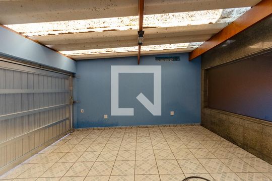 Garagem de casa à venda com 3 quartos, 214m² em Jardim Marisa, São Paulo