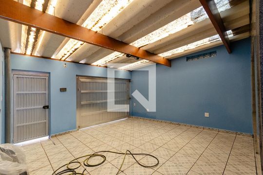 Garagem de casa à venda com 3 quartos, 214m² em Jardim Marisa, São Paulo