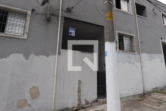Fachada de casa para alugar com 1 quarto, 56m² em Jardim Iva, São Paulo