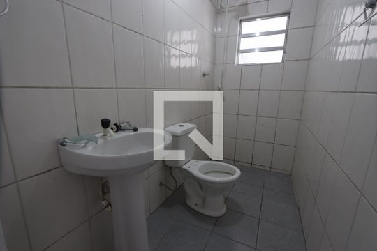 Banheiro de casa para alugar com 1 quarto, 56m² em Jardim Iva, São Paulo
