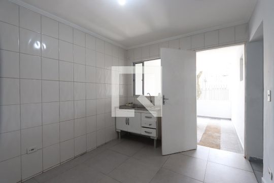 Cozinha de casa para alugar com 1 quarto, 56m² em Jardim Iva, São Paulo