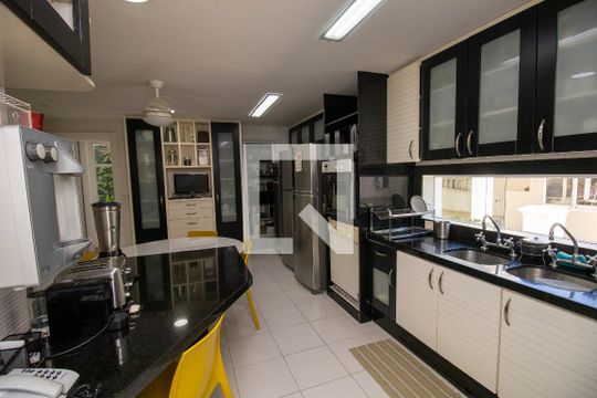 Cozinha de casa de condomínio à venda com 4 quartos, 660m² em Barra da Tijuca, Rio de Janeiro