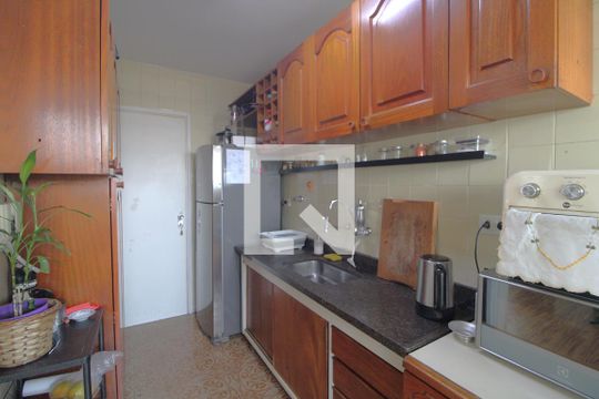 Cozinha de apartamento à venda com 2 quartos, 72m² em Vila Sofia, São Paulo