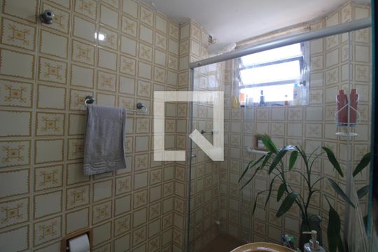 Banheiro de apartamento à venda com 2 quartos, 72m² em Vila Sofia, São Paulo