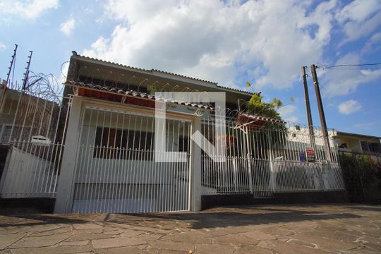 Fachada de casa à venda com 4 quartos, 401m² em Jardim Floresta, Porto Alegre
