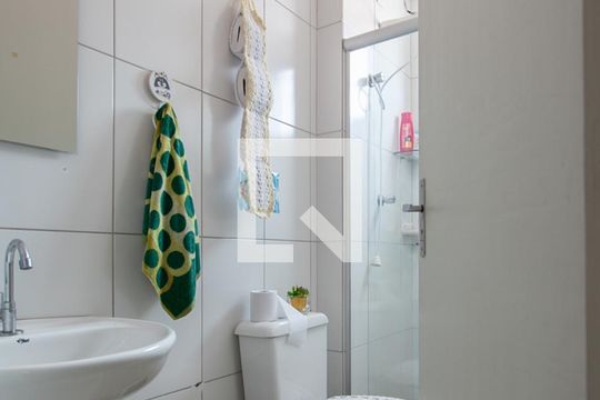 Banheiro Social de apartamento à venda com 2 quartos, 50m² em Jaqueline, Belo Horizonte