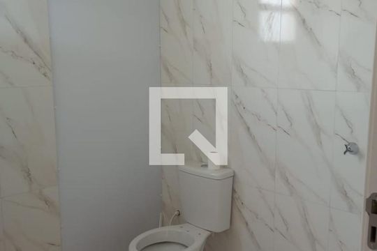 Banheiro de apartamento para alugar com 2 quartos, 45m² em Jardim Vitoria, Belo Horizonte