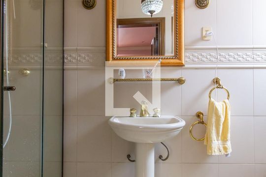 Banheiro do Quarto 3 de casa para alugar com 3 quartos, 500m² em Campos Elíseos, São Paulo
