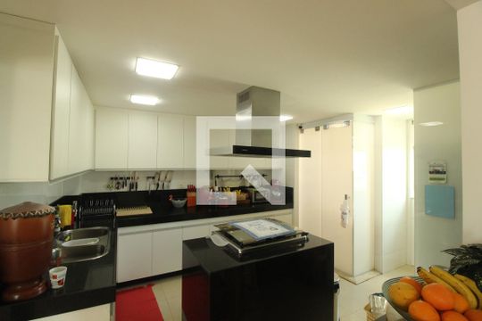 Cozinha de apartamento à venda com 4 quartos, 260m² em Santo Antônio, Belo Horizonte