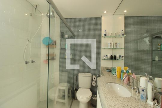 Banheiro de apartamento à venda com 4 quartos, 260m² em Santo Antônio, Belo Horizonte