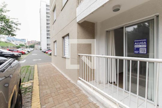 Janela + Placa de apartamento para alugar com 2 quartos, 50m² em Fazenda Aricanduva, São Paulo