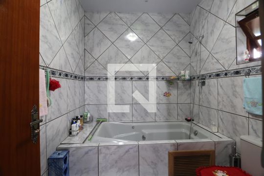 Banheiro suíte de casa à venda com 3 quartos, 200m² em Niterói, Canoas