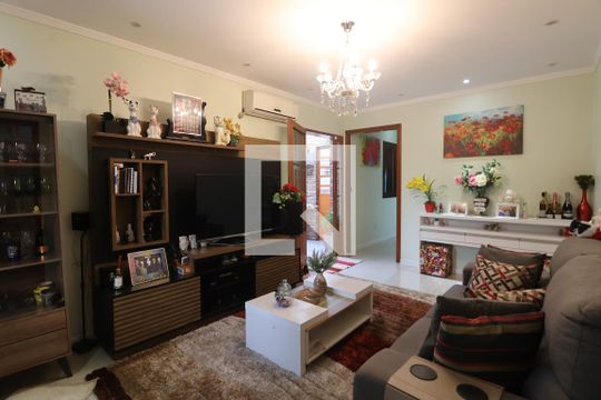 Casa à venda com 3 quartos, 200m² em Niterói, Canoas