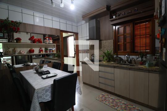 Cozinha  de casa à venda com 3 quartos, 200m² em Niterói, Canoas