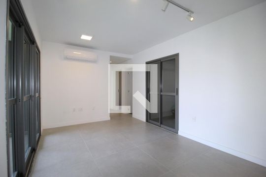 Sala de apartamento à venda com 3 quartos, 85m² em Moema, São Paulo