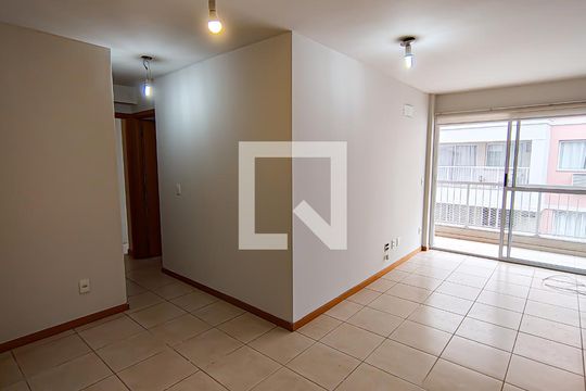 Apartamento para alugar com 2 quartos, 65m² em Taquara, Rio de Janeiro