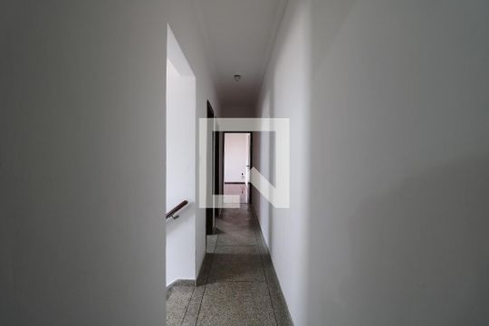Corredor piso superior de casa para alugar com 3 quartos, 227m² em Jardim Ana Maria, Santo André