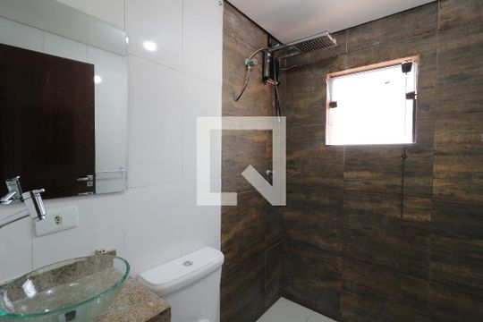 Banheiro piso superior de casa para alugar com 3 quartos, 227m² em Jardim Ana Maria, Santo André