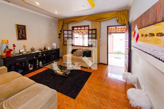 Casa à venda com 3 quartos, 250m² em Nova Cintra, Belo Horizonte