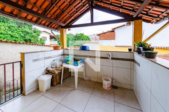 Área de casa à venda com 3 quartos, 250m² em Nova Cintra, Belo Horizonte