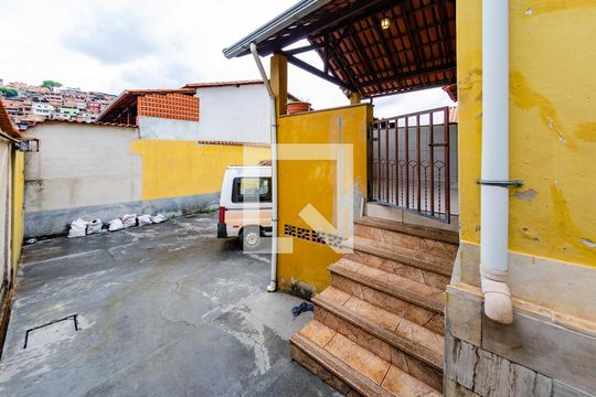 Quintal de casa à venda com 3 quartos, 250m² em Nova Cintra, Belo Horizonte