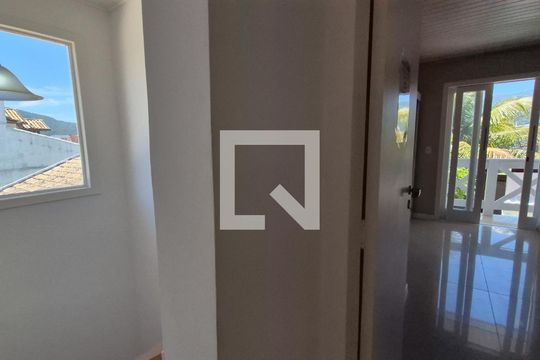 Hall de casa para alugar com 3 quartos, 240m² em Vargem Grande, Rio de Janeiro