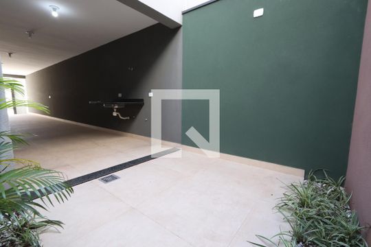 Quintal ajardinado de casa à venda com 2 quartos, 144m² em Vila Antonieta, São Paulo