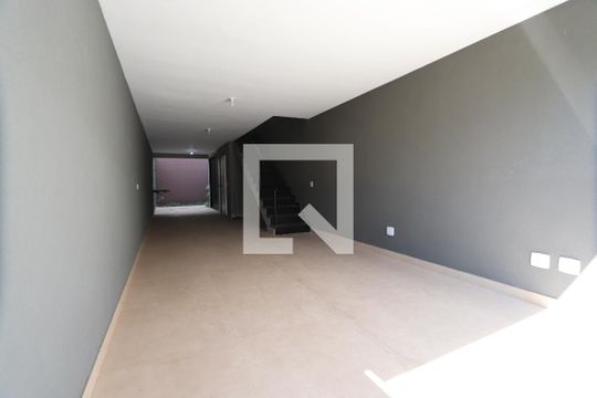 Garagem de casa à venda com 2 quartos, 144m² em Vila Antonieta, São Paulo