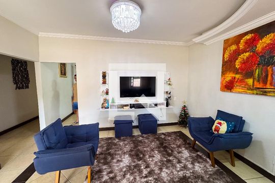 Sala de casa à venda com 4 quartos, 200m² em Novo Eldorado, Contagem