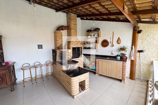 Área externa de casa à venda com 4 quartos, 200m² em Novo Eldorado, Contagem