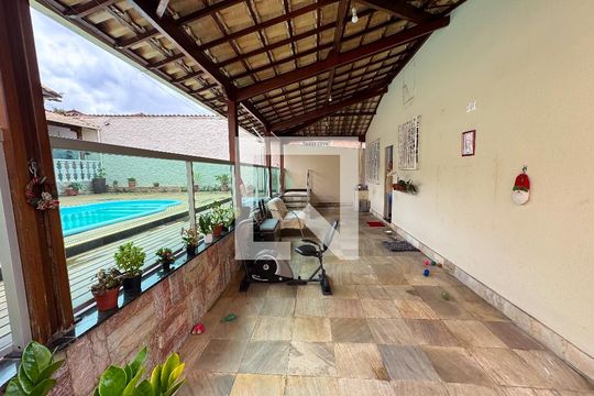 Área externa  de casa à venda com 4 quartos, 200m² em Novo Eldorado, Contagem