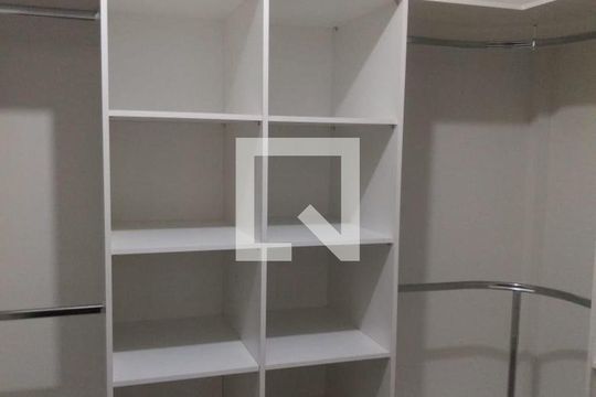 Closet de casa à venda com 3 quartos, 240m² em Vila Alpina, Santo André