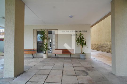 Hall de Entrada de apartamento à venda com 1 quarto, 39m² em Bom Jesus, Porto Alegre