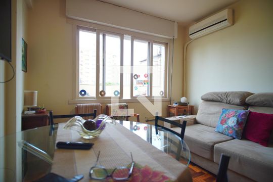 Sala de apartamento à venda com 1 quarto, 39m² em Bom Jesus, Porto Alegre