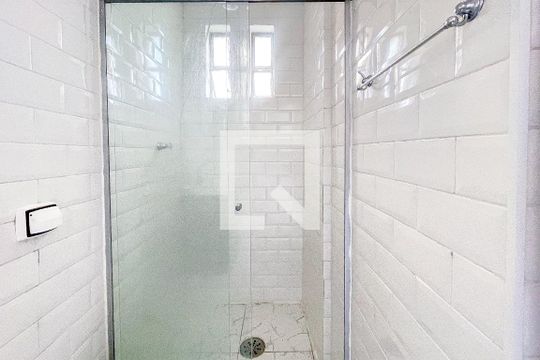 Banheiro de kitnet/studio à venda com 0 quarto, 28m² em Pinheiros, São Paulo