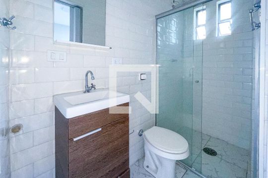 Banheiro de kitnet/studio à venda com 0 quarto, 28m² em Pinheiros, São Paulo