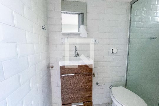 Banheiro de kitnet/studio à venda com 0 quarto, 28m² em Pinheiros, São Paulo