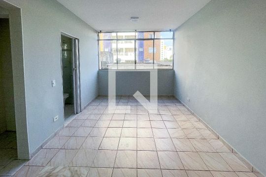 Sala/Quarto de kitnet/studio à venda com 0 quarto, 28m² em Pinheiros, São Paulo