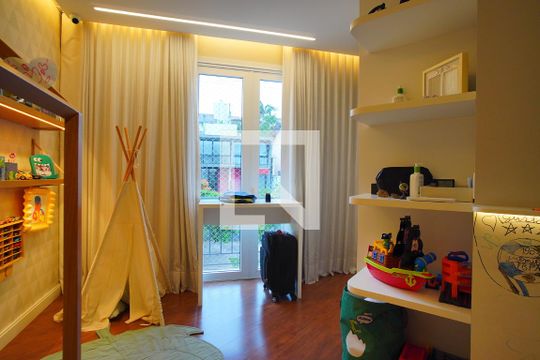 Suíte 2 - Segundo Andar de casa à venda com 4 quartos, 453m² em Chácara das Pedras, Porto Alegre