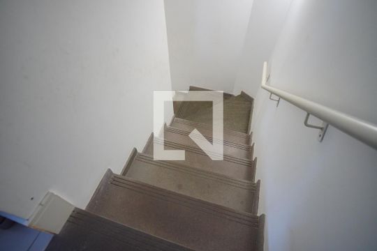 Escada - Garagem de casa à venda com 4 quartos, 453m² em Chácara das Pedras, Porto Alegre