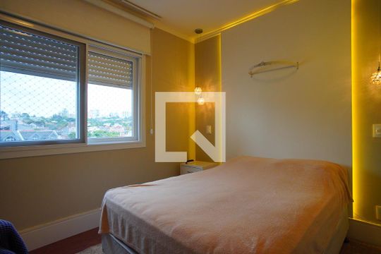 Suíte 1 - Segundo Andar de casa à venda com 4 quartos, 453m² em Chácara das Pedras, Porto Alegre