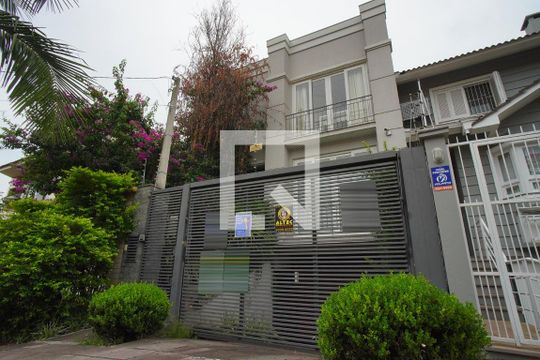 Fachada de casa à venda com 4 quartos, 453m² em Chácara das Pedras, Porto Alegre