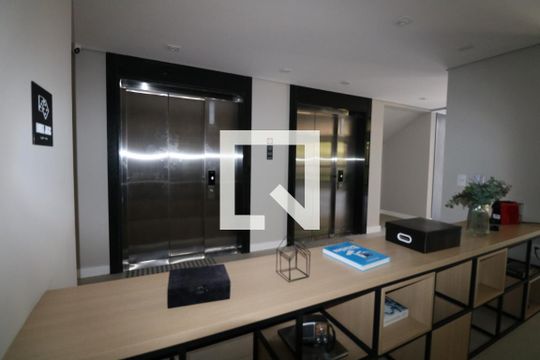 Elevador de kitnet/studio para alugar com 1 quarto, 27m² em Perdizes, São Paulo